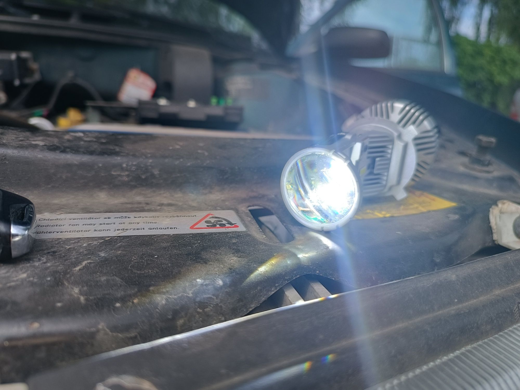 Лінзовані діодні лампи в авто / led / линза / H4 / Нові
