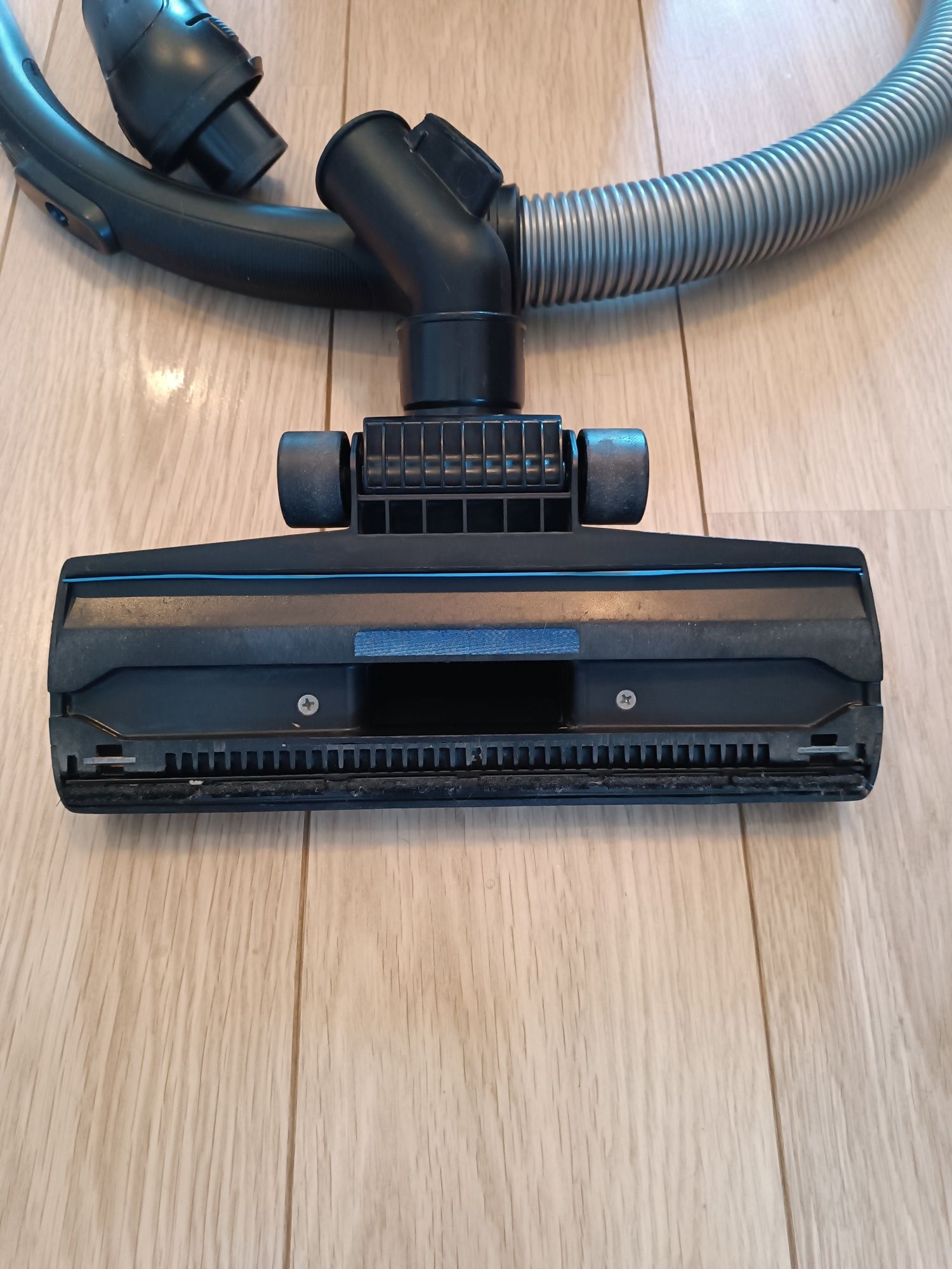 * Odkurzacz workowy Philips PowerGo FC8244/09