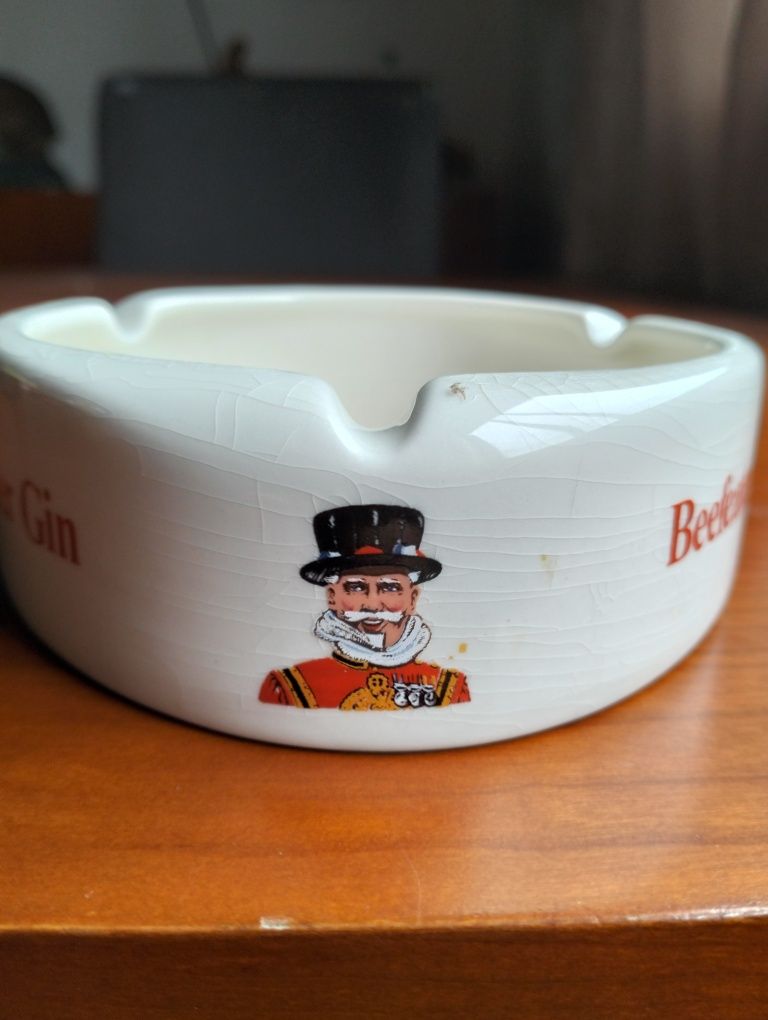 Cinzeiro publicidade Beefeater Gin