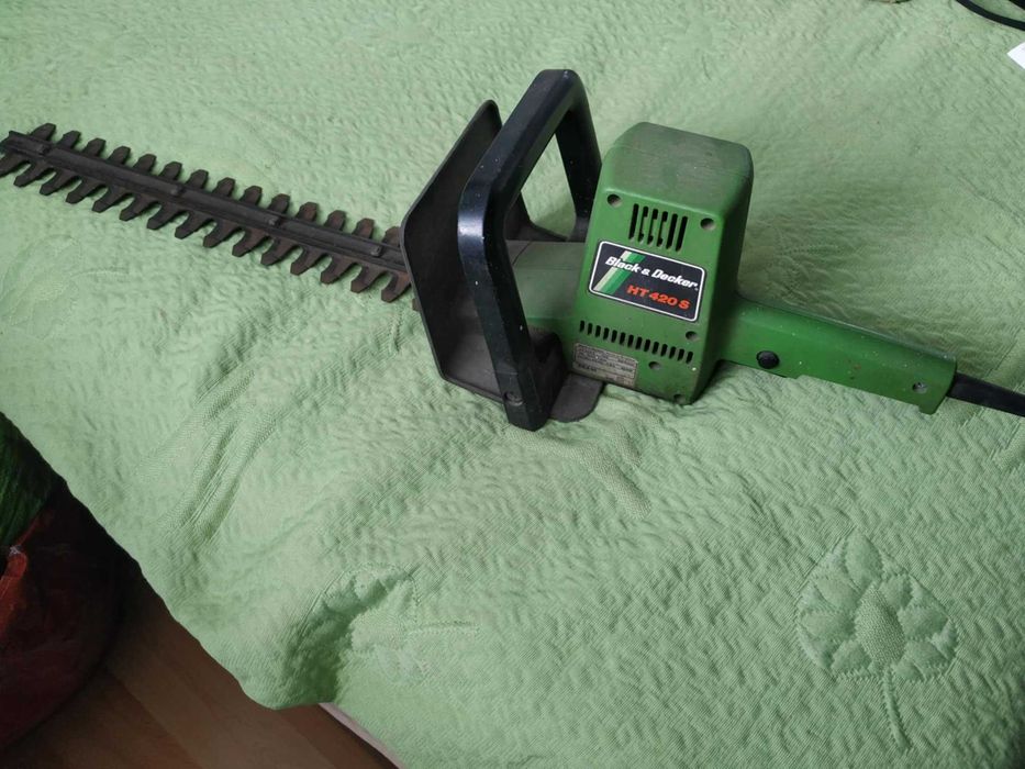 Nożyce elektryczne do żywopłotu Black & Decker