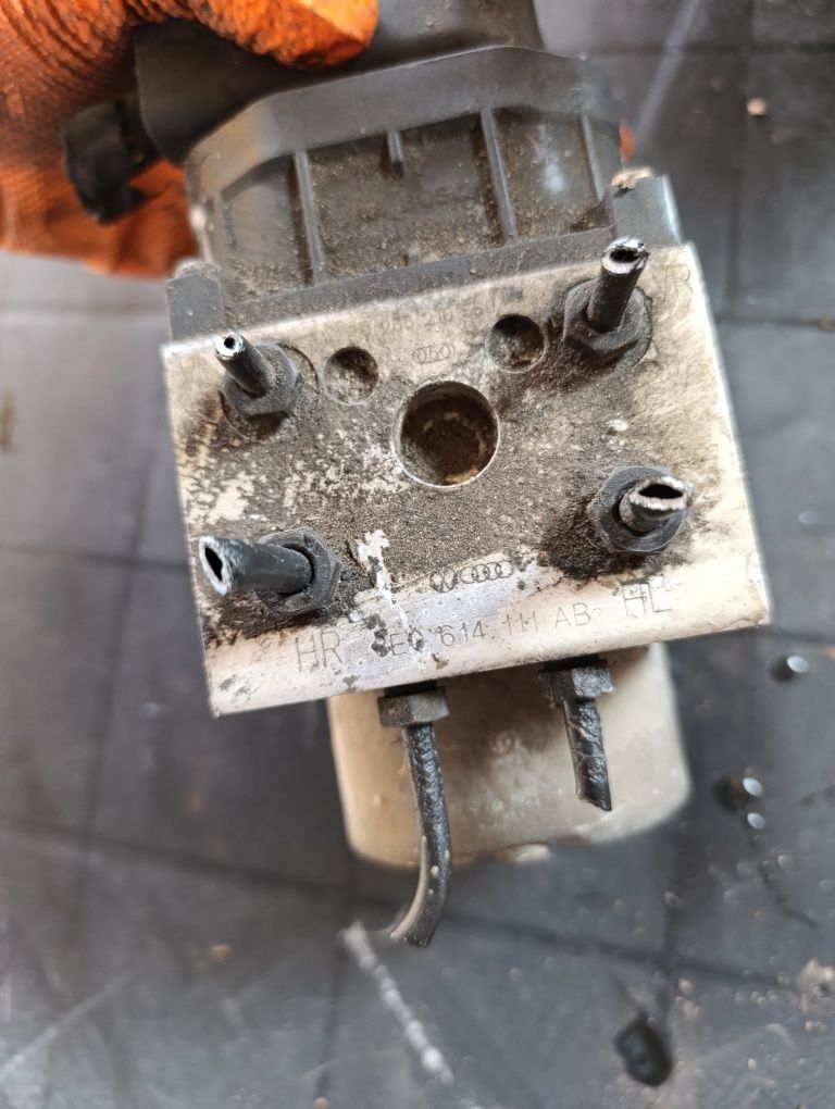 Pompa hamulcowa ABS servo volkswagen passat B5 audi a4 b5