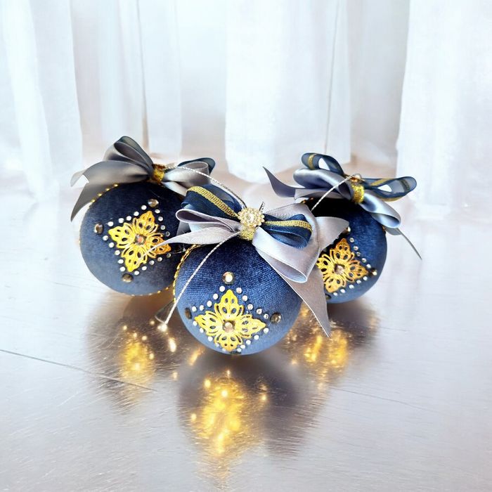 Новорічні ялинкові кулі ручної роботи.