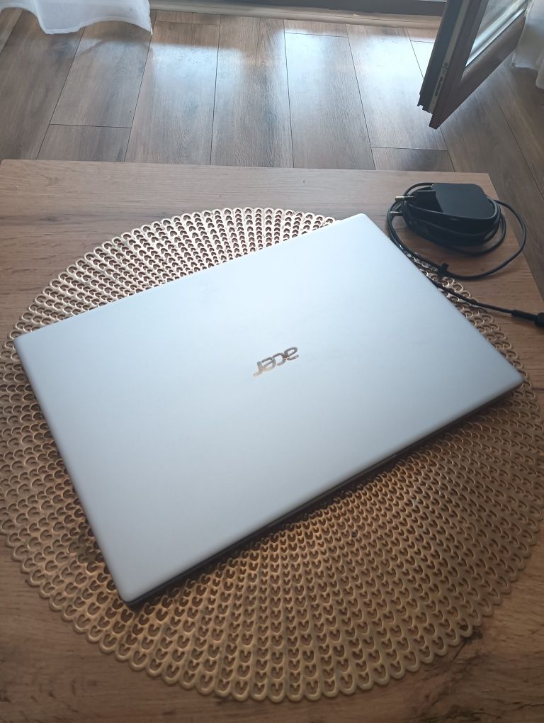 Sprzedam laptopa Acer Swift 1