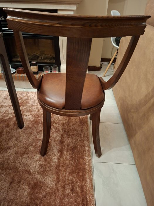 8 cadeiras em madeira castanho