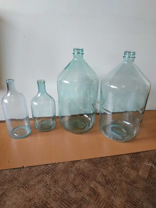 продаются бутилі 20 літрів з різьбой  цена 950 гр.