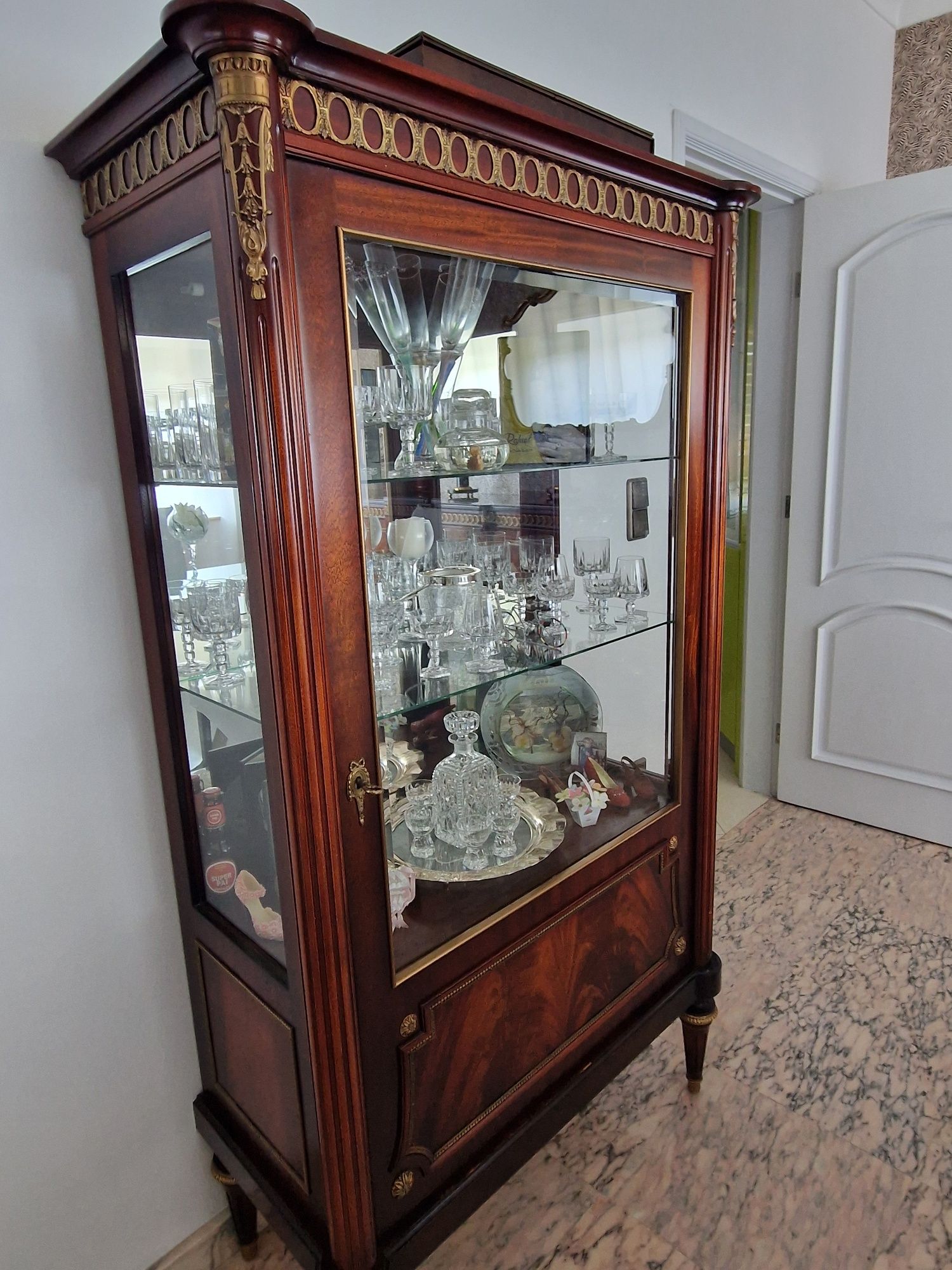 Aparador + vitrine