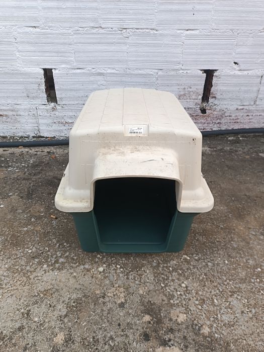 Casota para cão de porte pequeno ou médio. Resistente, lavável.