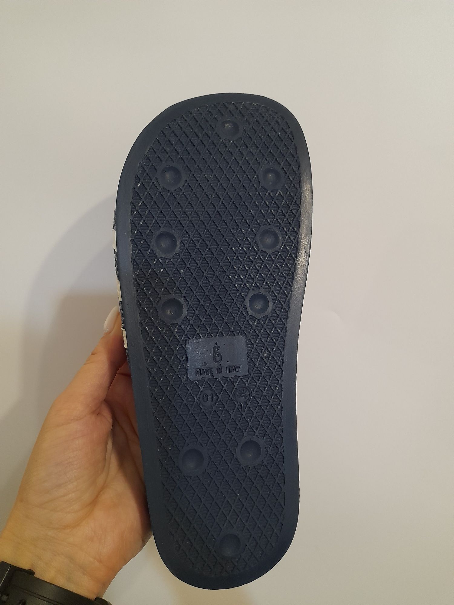 Adidas сині шльопанці жіночі або підліткові