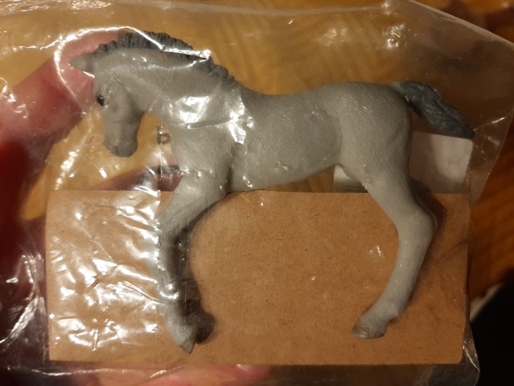 Źrebak trakenski schleich nowy