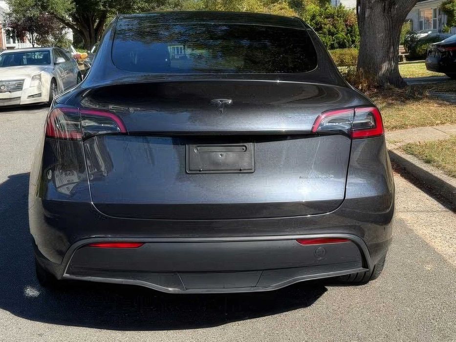 Tesla Model Y Long Range      2025