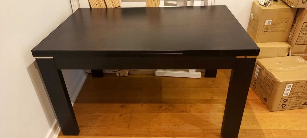 Mesa Minimalista Extensível Madeira Preta e 4 Cadeiras