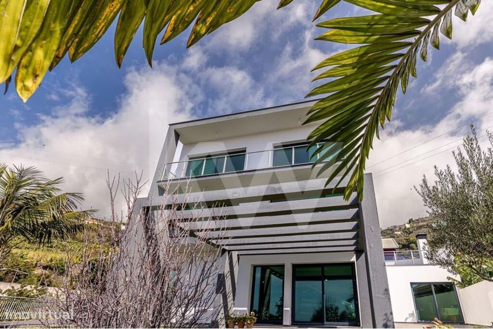 Moradia T3 Estilo Moderno - Ribeira Brava