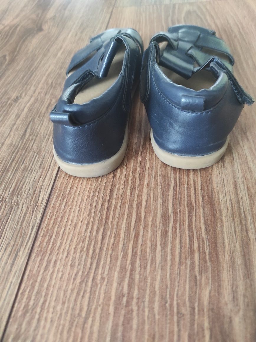 Sandałki chłopięce firmy H & M , rozmiar 23