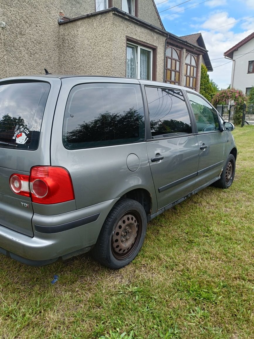 Sprzedam VW Sharan 1.9 TDI 2004 r. 7-osobowy  komfortowy i przestronny