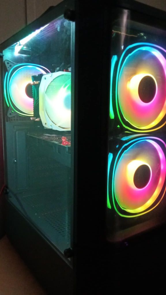 Sprzedam komputer gamingowy z monitorem 144hz