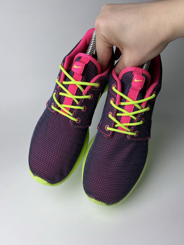 38р. Легкі літні кросівки Nike Roshe Run
