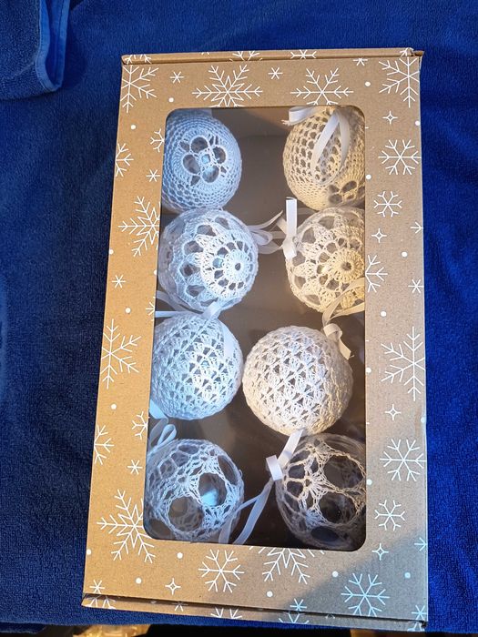 Zestaw bombek(8cm) w prezentowym pudełku