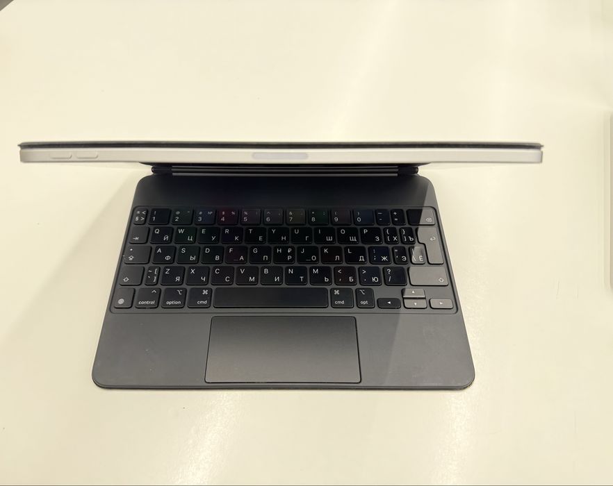 Планшет iPad Pro 11" 128 gb Space Gray (Wi-Fi + Lte) + Magic Keyboard
