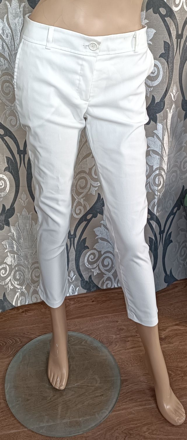 Lola spodnie materiałowe cygaretki białe śmietankowe M L