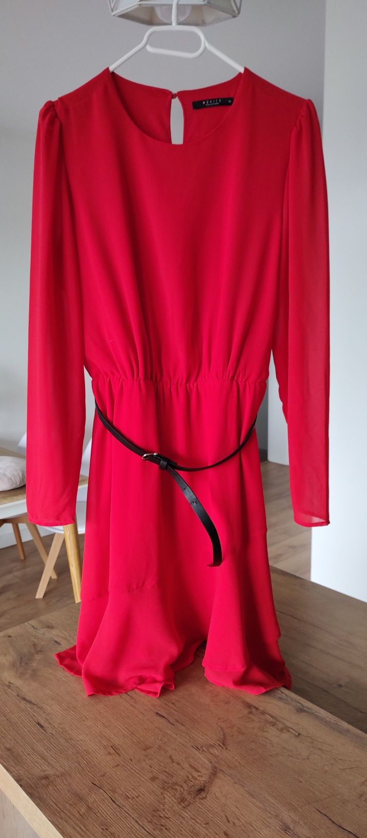 Śliczna czerwona sukienka Mohito r.36
