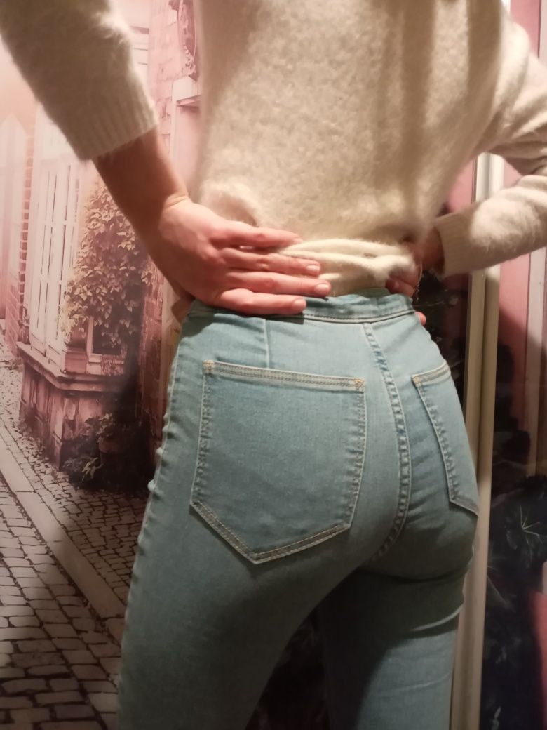 Голубі тонкі літні джинси