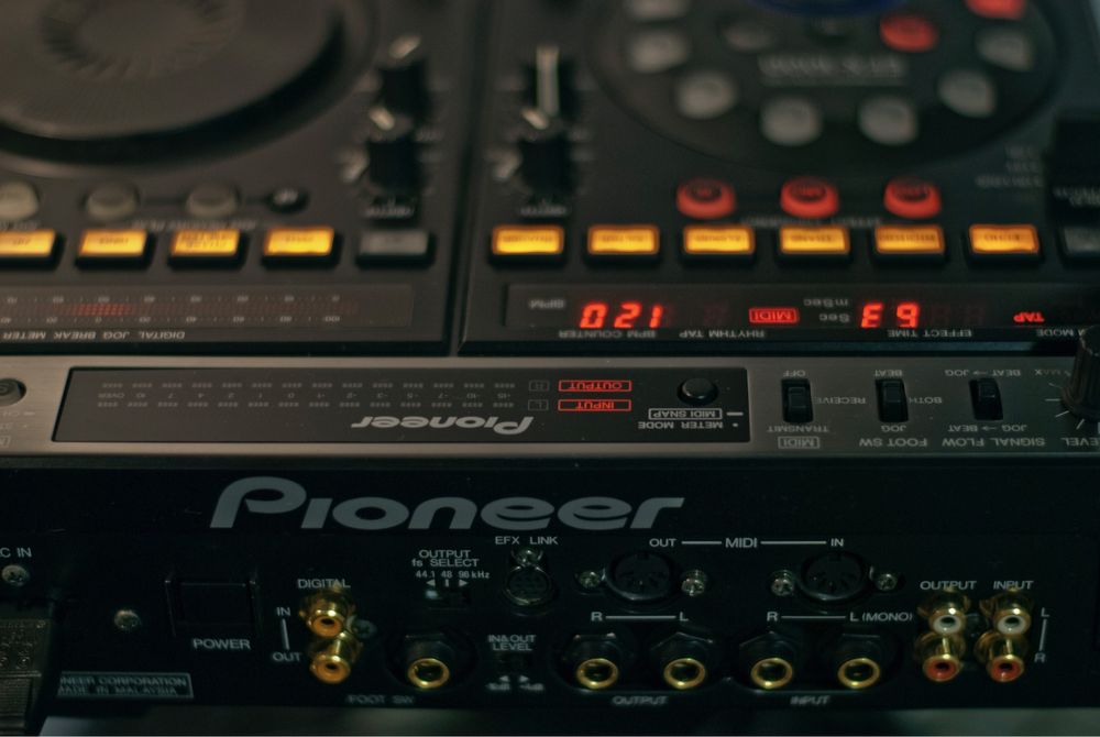 Ефектор Pioneer EFX 1000