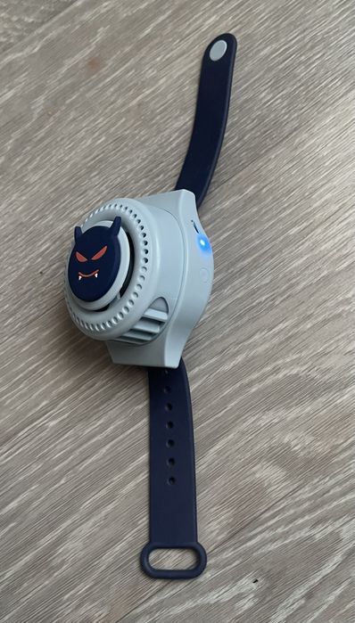 Вентилятор наручний вентилятор REMAX F7 Wristband Fan блакитний