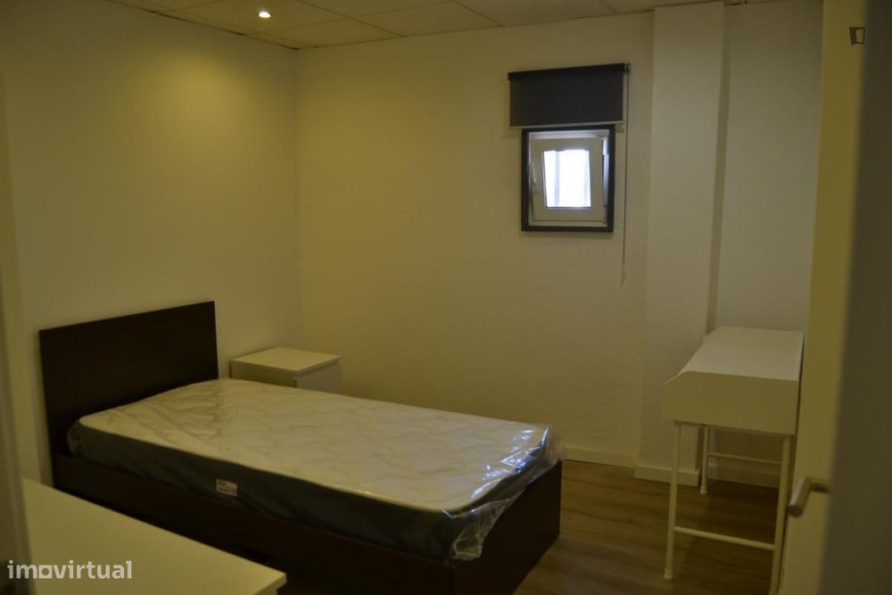 Quarto - localizado em Parque das Nações Lisbon