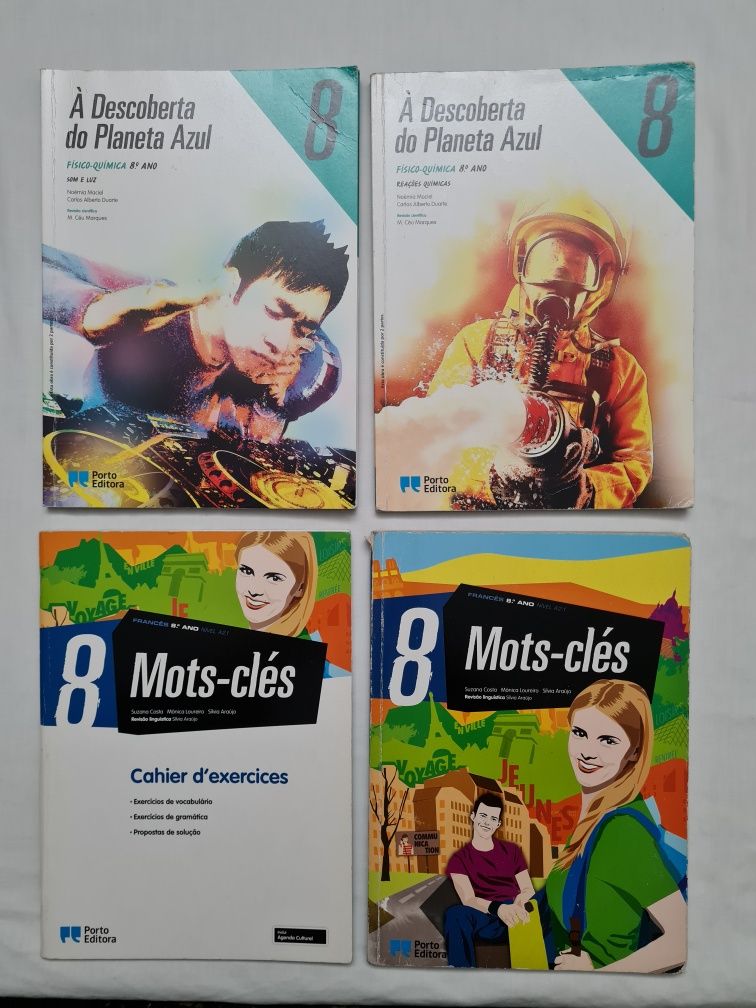 Livros 8°ano mots-clés, hotspot, descoberta planeta azul, GPS, matemat