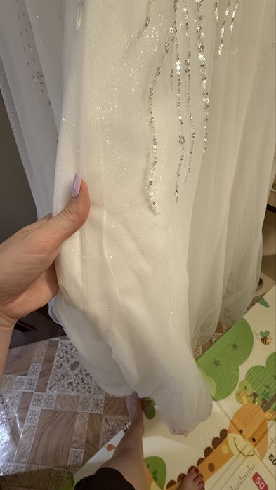 Весільна сукня з розрізом