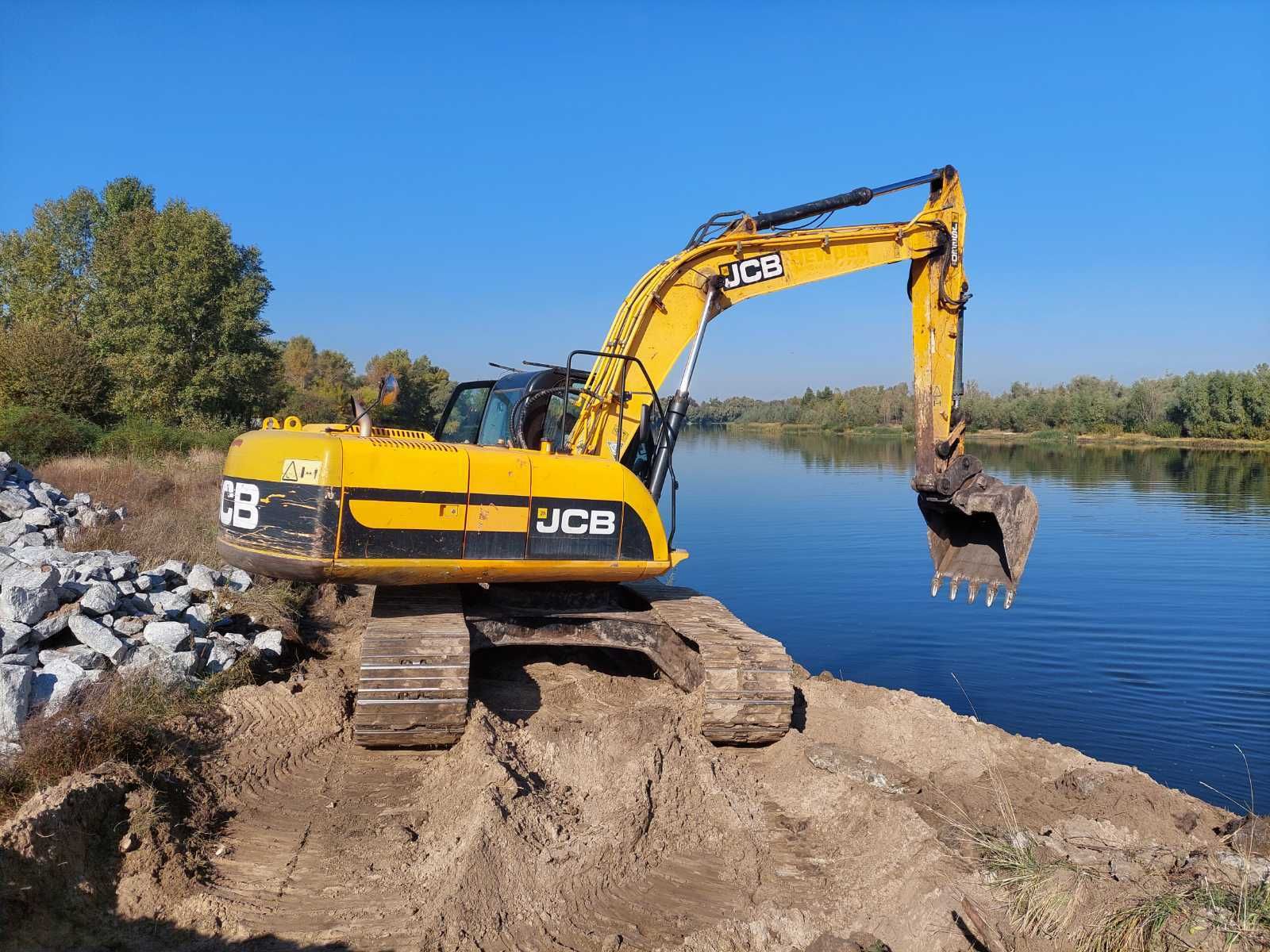 JCB 220 220 LC 2012