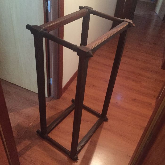 Mesa antiga em carvalho