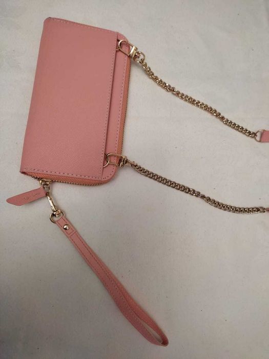 женская сумочка через плечо.