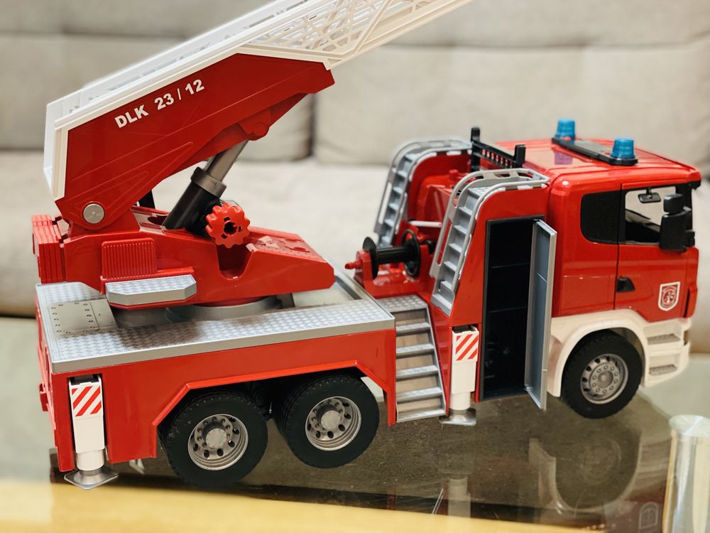 Пожарный автомобиль Bruder Scania Super 560R 1:16 (03591)
