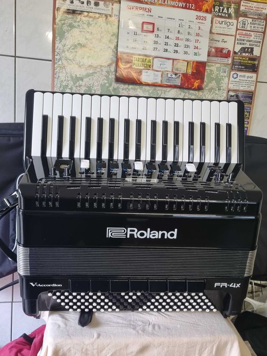 Sprzedam akordeon wloski FR 4x Roland