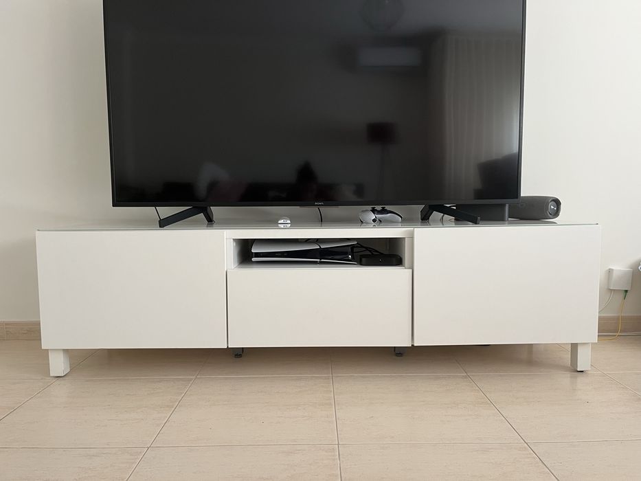 Móvel de TV branco IKEA