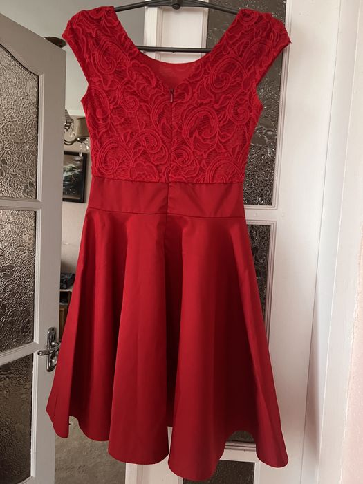 Сукня червона  гарна