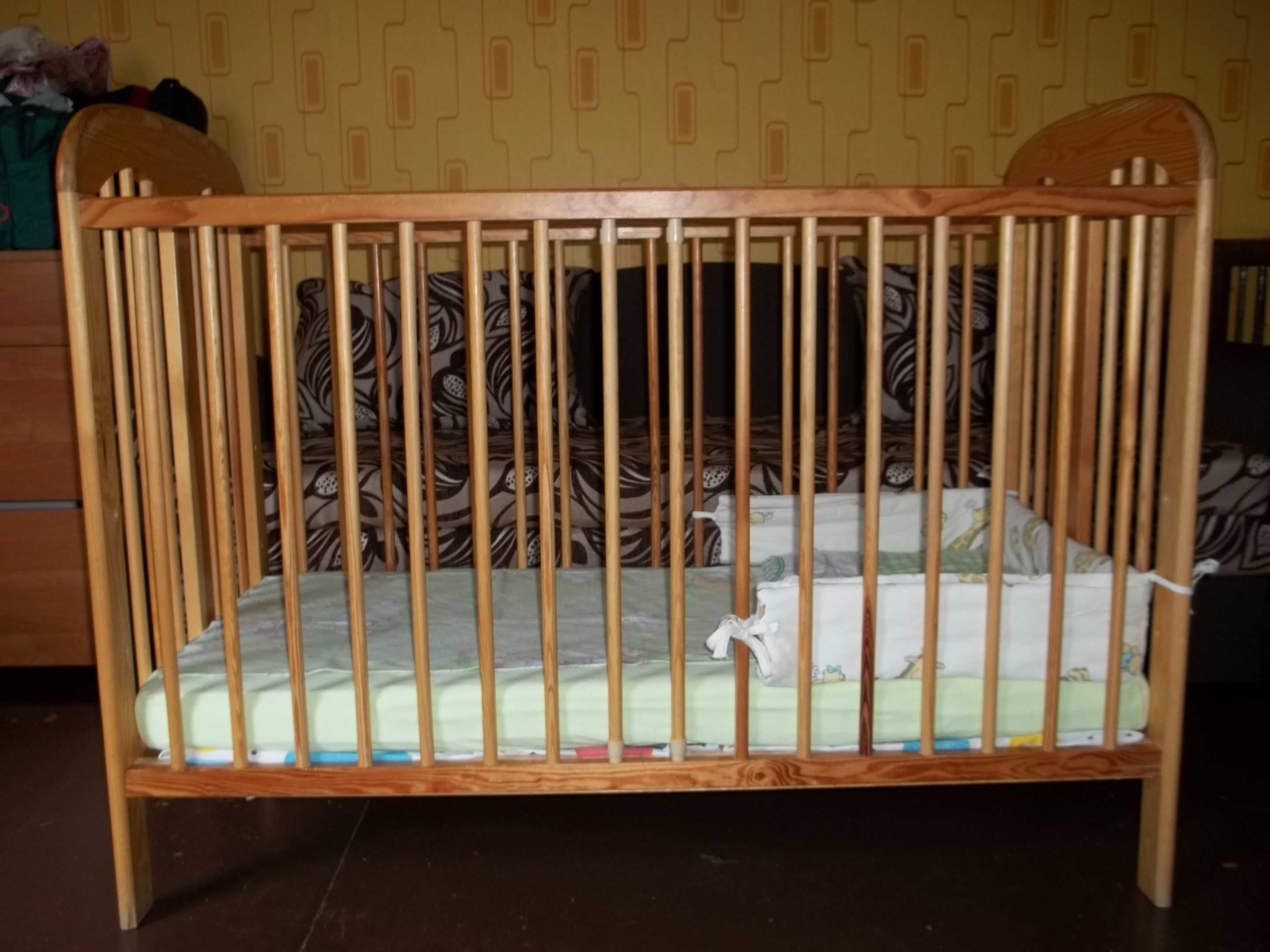 Łóżeczko drewniane niemowlęce + kołdra + poduszka + ochraniacz + wanna