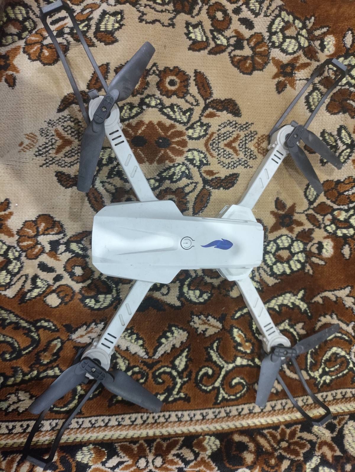 Квадрокоптер дитячий із камерою Drone E88 PRO — Радіокерований дрон з