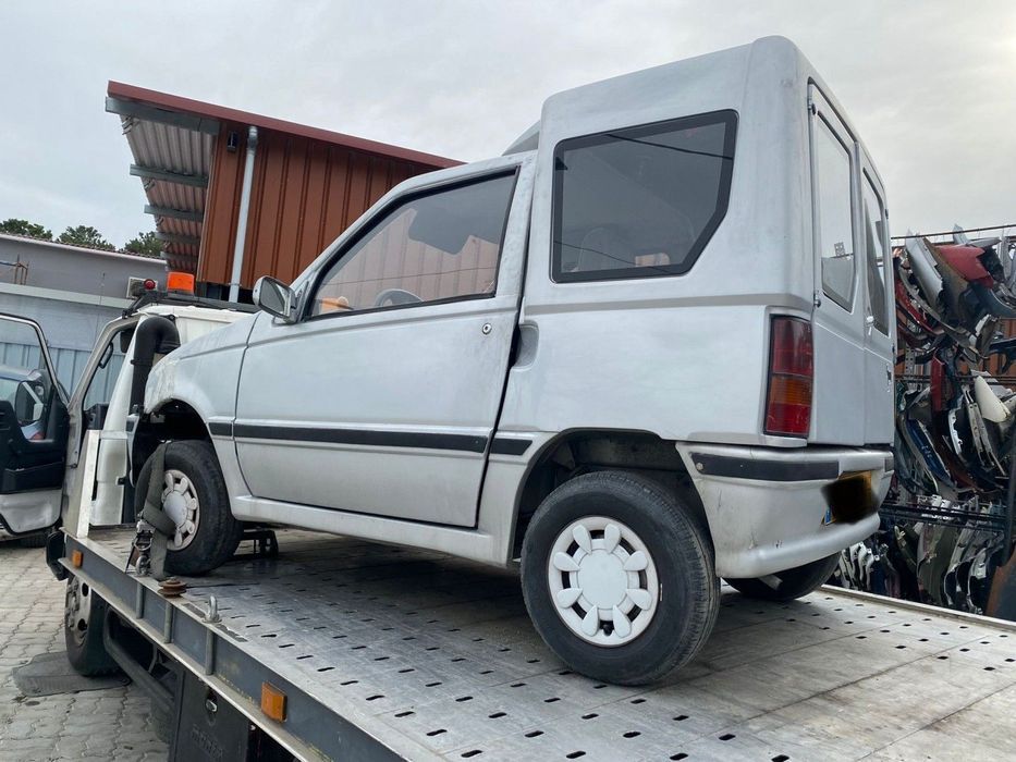 Microcar de 2003 disponível para peças