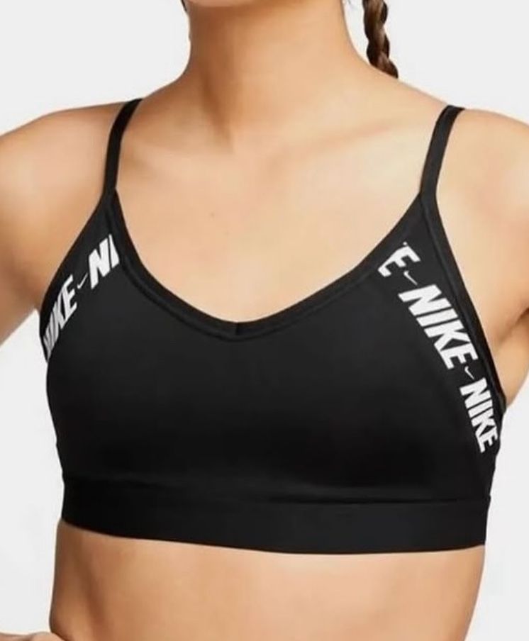 Спортивний топ від Nike