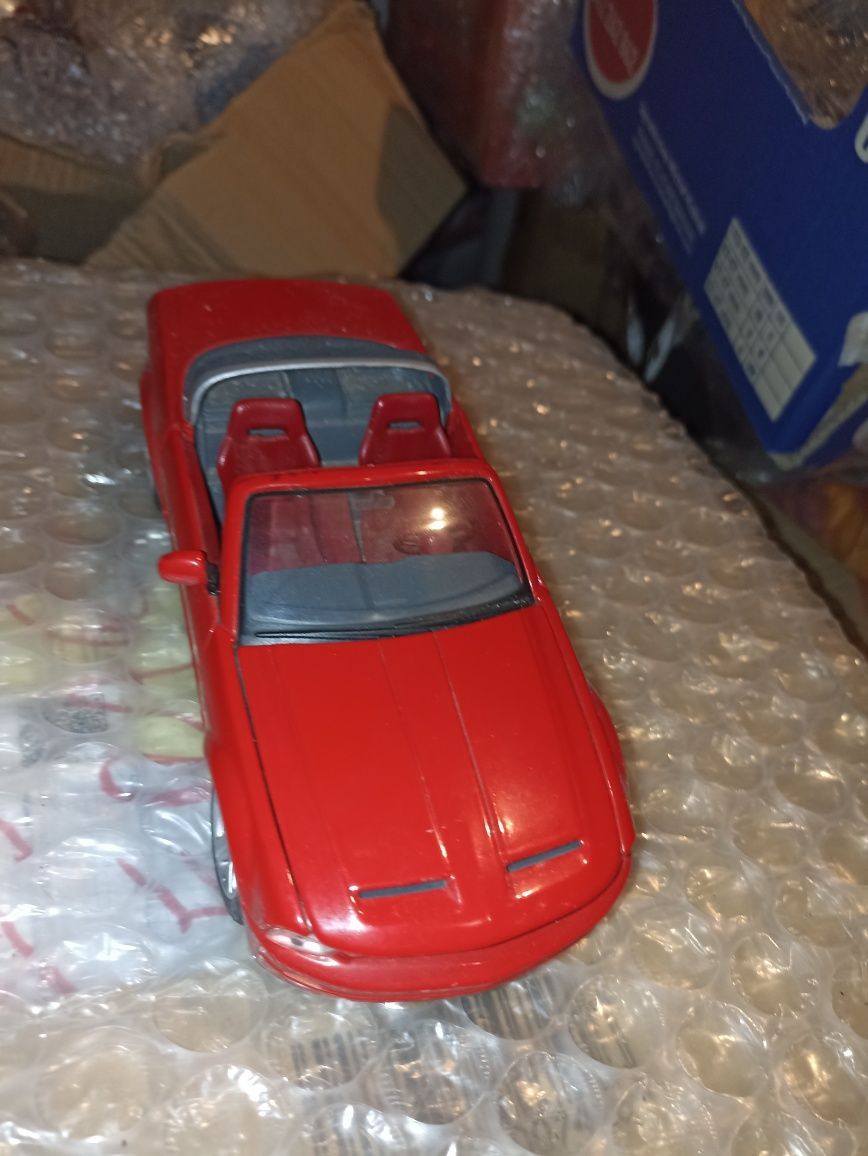 Model Ford Mustang cabrio 1:24