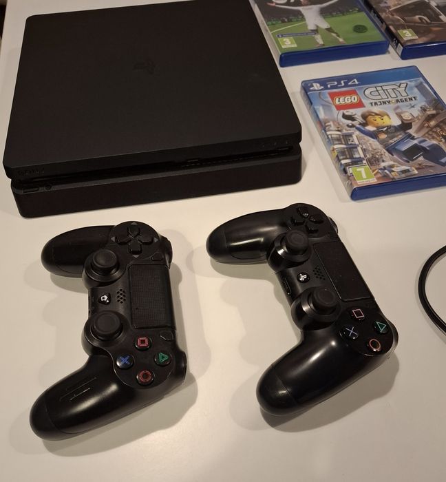 Konsola PS4 + 2 Pady + 3 gry
