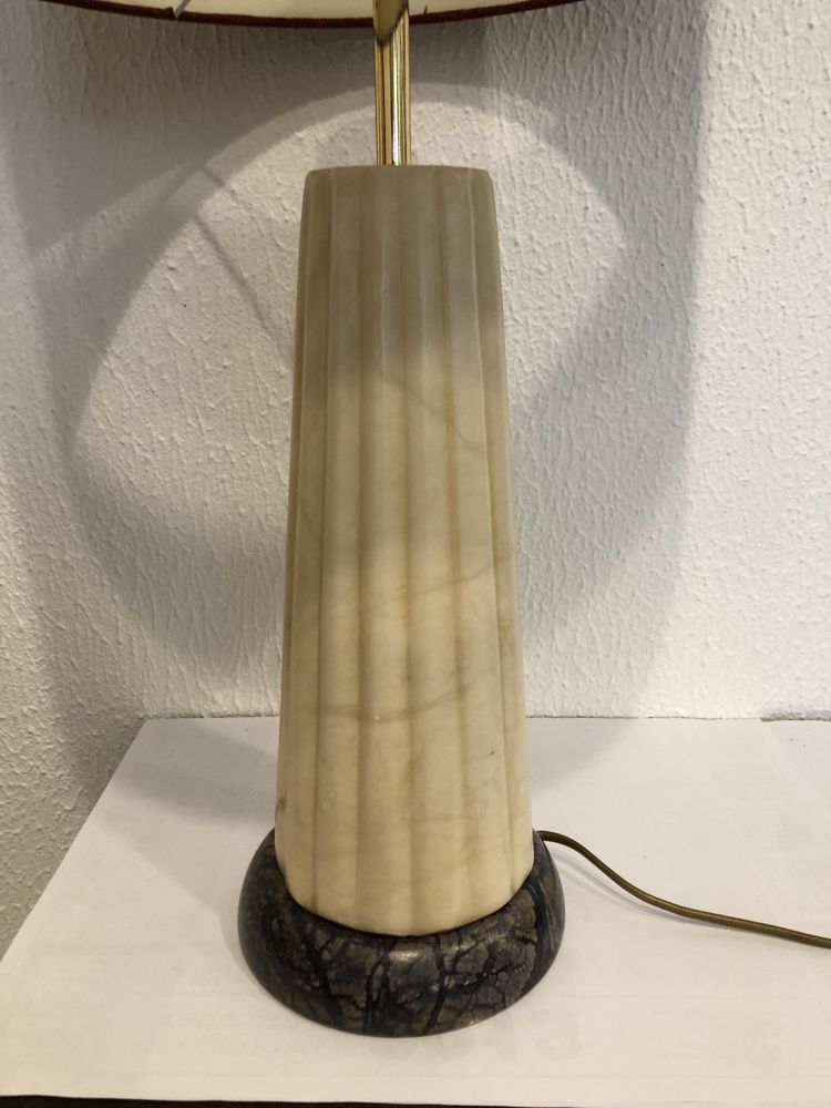 Candeeiro de mesa em mármore