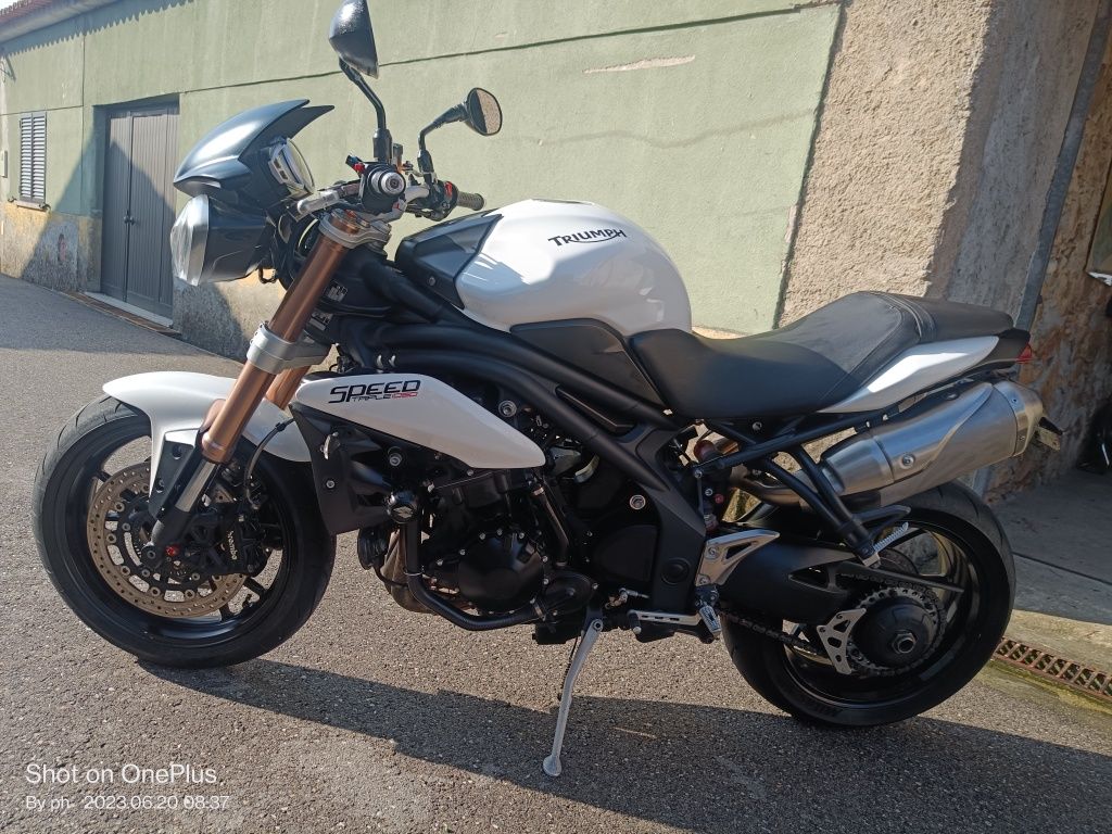 Triumph speed triple 1050