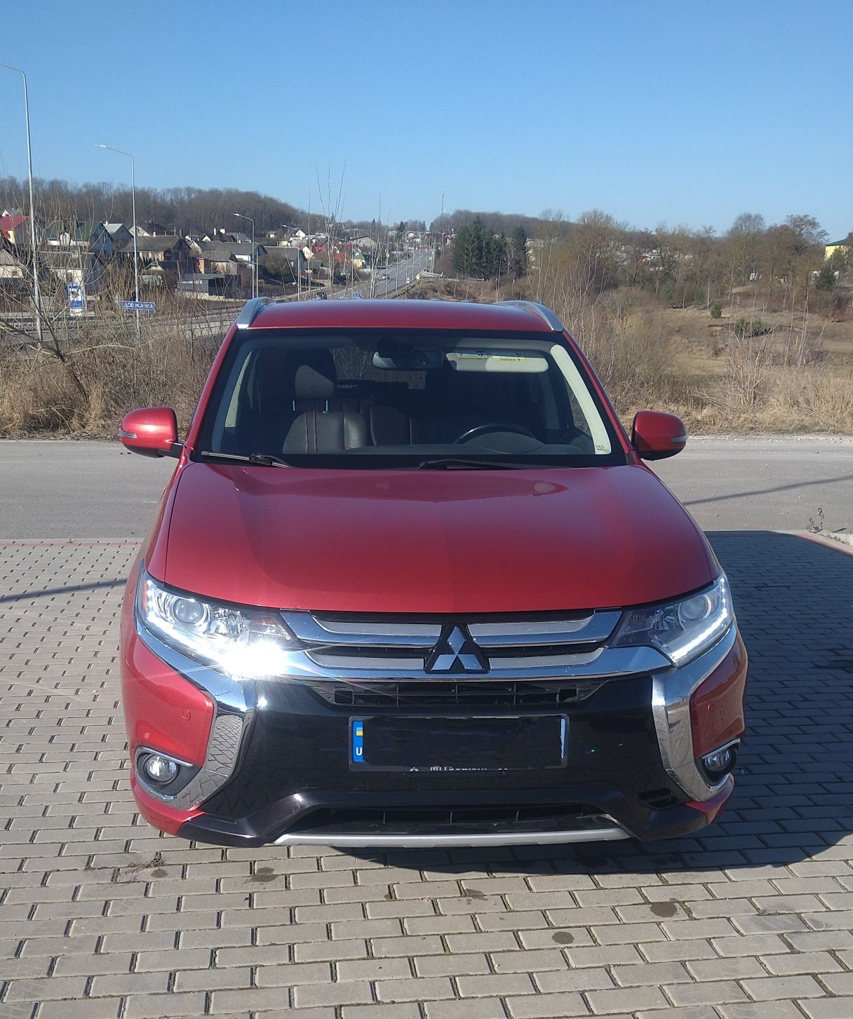 Продається Mitsubishi Outlander Plug-in Hybrid (PHEV).