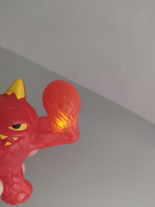 Іграшка монстр червоний