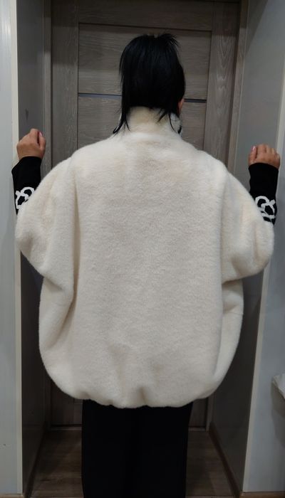 Нова біла шуба з лампасами,хутро під норку,на дубляжі.
