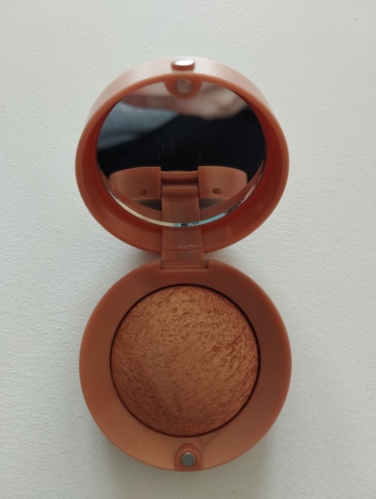 Nowe satynowe cienie do powiek z lusterkiem Bourjois ombre a paupieres