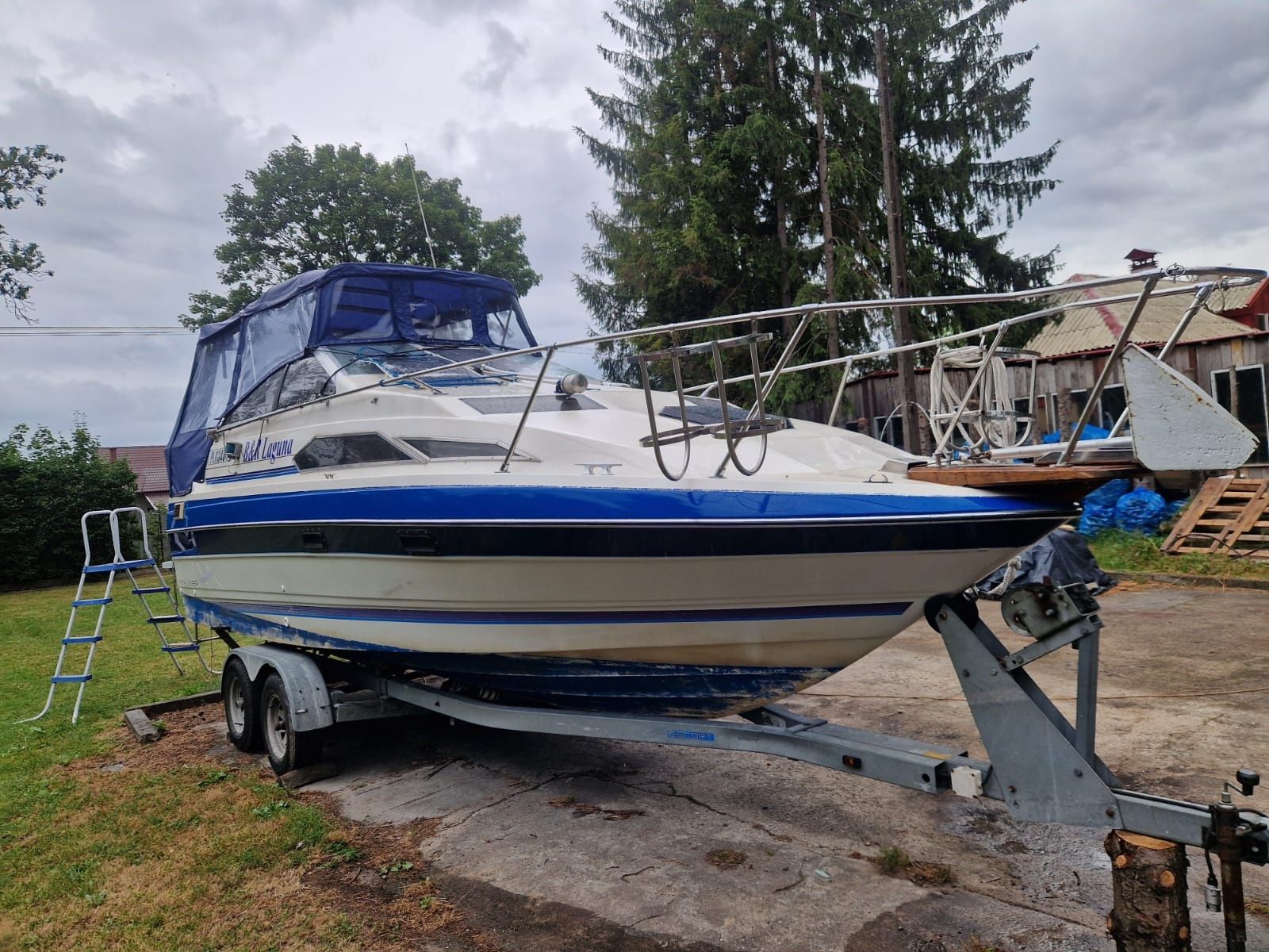 Łódź motorowa Bayliner 2455 spacerowa